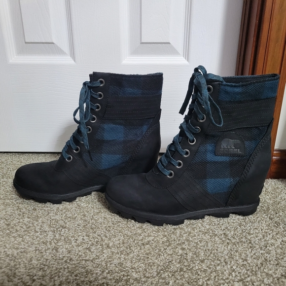 SOREL Lexie Wedge Teal and Black Plaid Lace up Ankle Boots Size 10.5 - Picture 3 of 10
